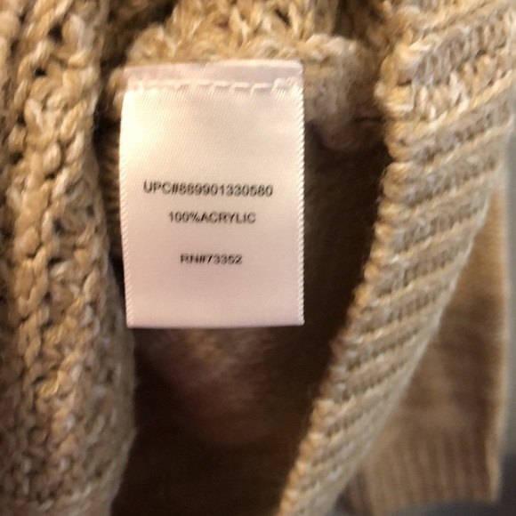 Wide cowl neck sweater size large - Picture 4 of 5